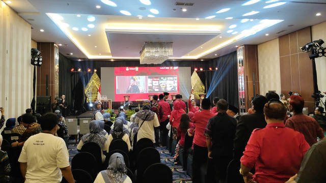 Suasana debat publik Pilwalkot Yogyakarta di Hotel Tara Yogyakarta, Jumat (8/11) malam.  Foto: Arfiansyah Panji/kumparan