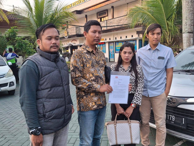 Dwi Budianto, warga Pakisaji, Kabupaten Malang,  melaporkan Calon Wakil Bupati Malang (Cawabup) nomor urut 2, Umar Usman Polres Malang atas dugaan penggelapan dan penipuan, Jumat (8/11/2024). Foto: Dok. Istimewa