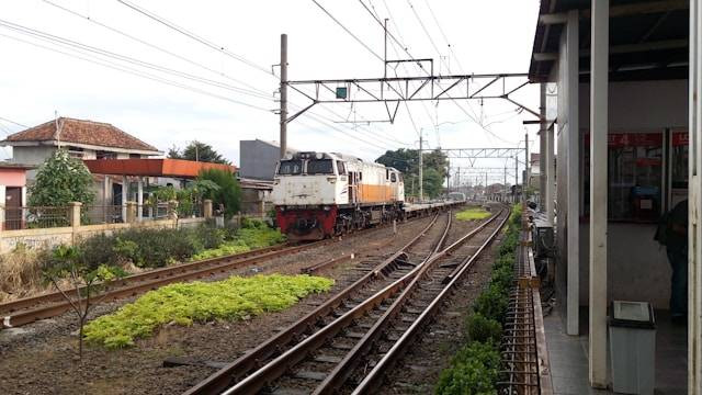 Stasiun Solo Jebres. Foto Hanya Ilustrasi Bukan Tempat Sebenarnya. Sumber Foto: Unsplash.com/Fachry Hadid