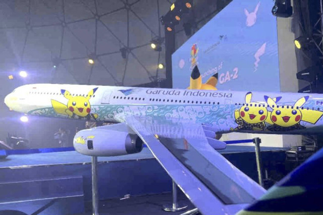 Garuda Indonesia bekerja sama dengan The Pokemon Company meluncurkan desain pesawat bergambar Pikachu di Jakarta, Jumat (8/11/2024). Foto: Harianto/ANTARA