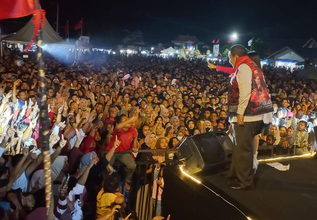 Calon gubernur Lampung, Arinal Djunaidi, di acara pesta rakyat di Lapangan Sri Tanjung, Tanjung Bintang | Foto : Ist