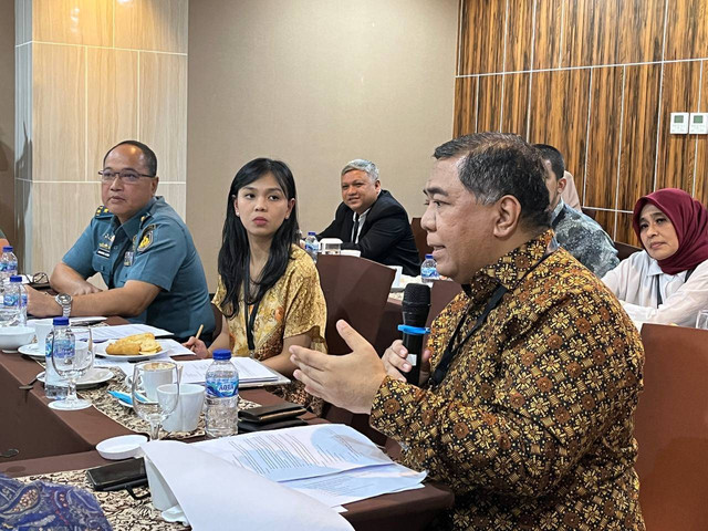 Staf Khusus KASAL, Laksda TNI Hanarko Djodi Pamungkas, Cicit sekaligus Ketua Yayasan Panglima Besar Soedirman, Tisa Bugianggri Soedirman, WKU Kadin DIY Bidang Kelautan & Perikanan, Yugi Prayanto. (Foto : M Wulan)