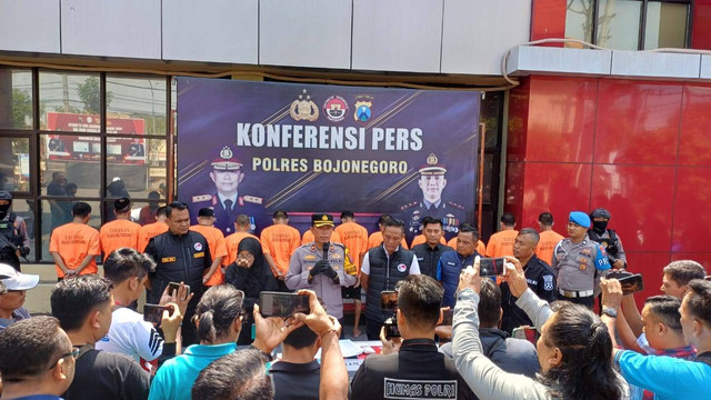 Wakapolres Bojonegoro Kompol David Manurung, saat gelar konferensi pers di Mapolres Bojonegoro, Sabtu (09/11/2024) (Aset: imam nurcahyo/beritabojonegoro)