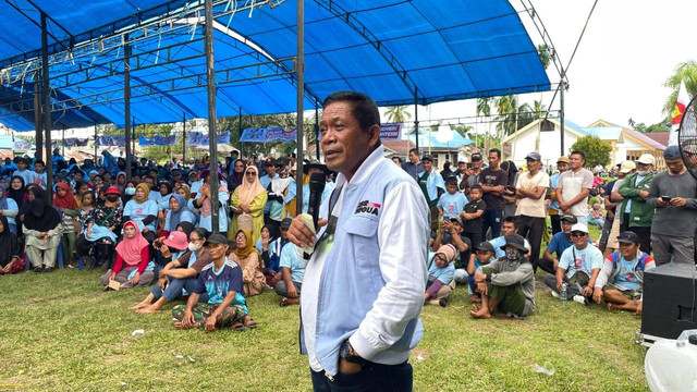 Calon Wakil Gubernur, Hugua, bertatap muka dengan warga Konawe. Foto: Dok. Istimewa