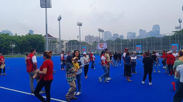 Orang Indonesia keturunan India ramaikan acara Diwali Mela 2024 di lapangan hockey GBK, Jakarta, Sabtu (8/11). Foto: Thomas Bosco/kumparan