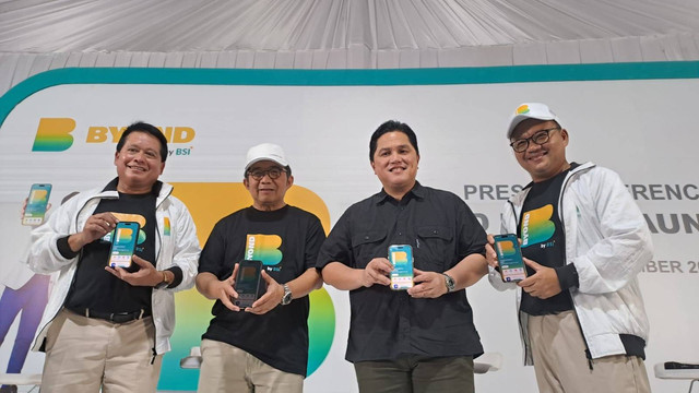 Menteri BUMN Erick Thohir, Direktur Utama BSI Hery Gunardi, dan Direktur Information Technology, Saladin D. Effendi saat  peluncuran super app BSI, BYOND by BSI, Jakarta, Sabtu (9/11). Foto: Ghifari/kumparan 