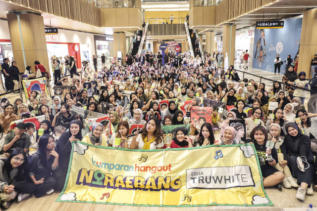 Peserta yang tergabung dalam NCTzen mengikuti kumparan Hangout Noraebang di Pejaten Village, Jakarta, Sabtu (9/11/2024). Foto: Darryl Ramadhan/kumparan