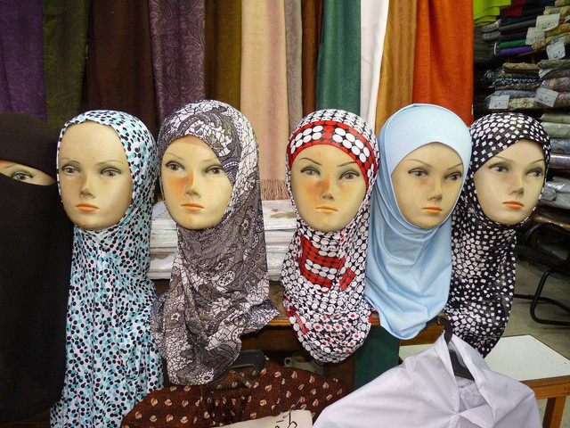 Toko Jilbab Semarang. Foto hanya ilustrasi, bukan tempat sebenarnya. Sumber: Pixabay/LoggaWiggler