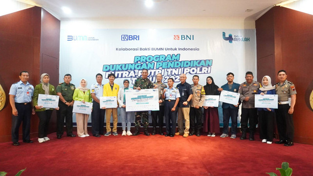 BRI Peduli melalui program Tanggung Jawab Sosial dan Lingkungan (TJSL) menyalurkan dana bantuan pendidikan (beasiswa) bagi 180 anak dari TNI dan Polri. Foto: dok. BRI