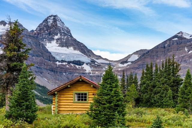 Glamping di Boyolali. Foto hanyalah ilustrasi, bukan tempat yang sebenarnya. Sumber: Unsplash/Chris Czermak