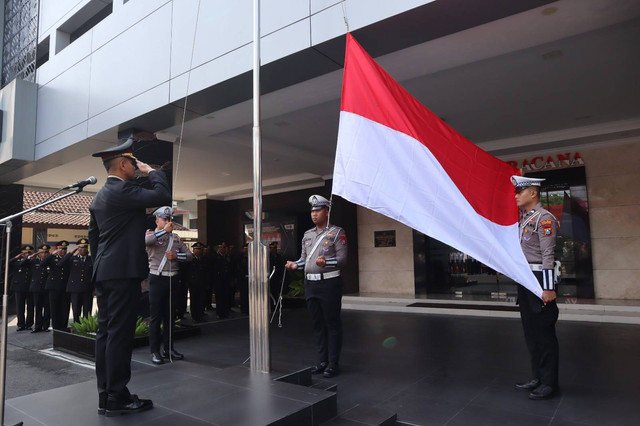 Peringati Hari Pahlawan Tahun 2024, Polres Tulungagung Gelar Upacara Bendera