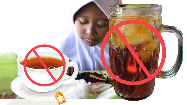 Kebiasaan minum teh pada anak masih sering dijumpai, padahal konsumsi teh dapat menghambat penyerapan zat besi di usus dan berisiko menyebabkan kekurangan zat besi yang dapat berkembang menjadi anemia jika tidak segera diatasi. (Gambar: Dokumentasi Pribadi)