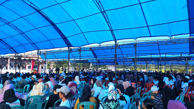 Ribuan pendukung padati lokasi kampanye ASR-Hugua di Konawe Selatan. Foto: Dok. Istimewa.