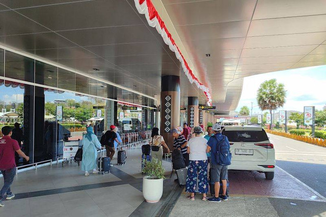 Suasana terminal keberangkatan di Bandara Komodo Labuan Bajo, Kabupaten Manggarai Barat, Nusa Tenggara Timur (NTT). (ANTARA/Gecio Viana)