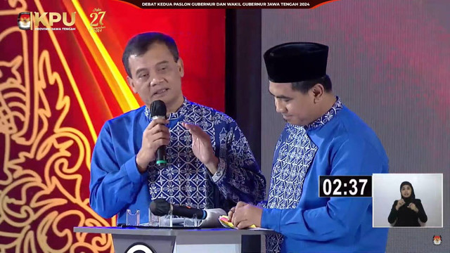 Paslon nomor urut 02 Ahmad Luthfi dan Taj Yasin Maimoen saat debat kedua Pilgub Jawa Tengah 2024 di MAC Ball Room, Jalan Majapahit, Kota Semarang, Jateng, Minggu (10/11/2024). Foto: YouTube/ KPU Jateng