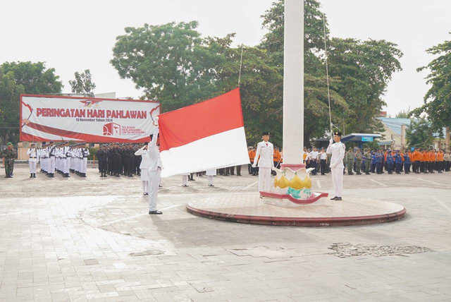 Pemprov Sulawesi Tengah menggelar Upacara Peingatan Hari Pahlawan Tahun 2024 di Halaman Gedung Pogombo Kantor Gubernur Sulawesi Tengah. Foto: Istimewa