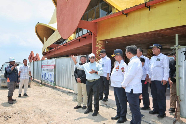 Pj Gubernur Lampung, Samsudin saat meninjau perkembangan proyek Bakauheni Harbour City (BHC) | Foto : Dok. Pemprov Lampung