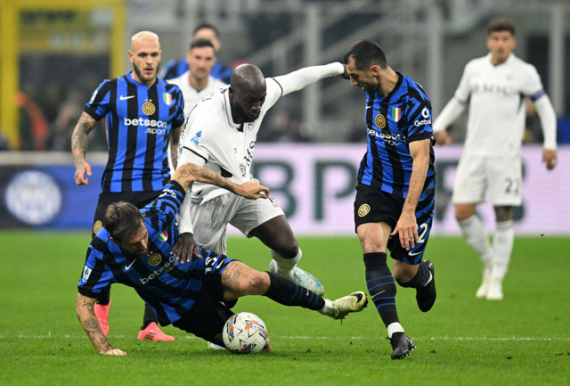 Inter Milan vs Napoli dalam laga pekan ke-12 Liga Italia 2024/25 di Stadion San Siro, Senin (11/11) malam WIB. Foto: REUTERS/Daniele Mascolo