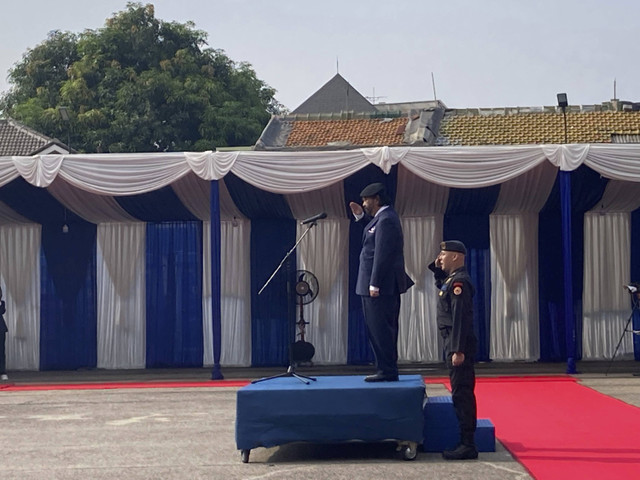 Ketua Umum Partai NasDem Surya Paloh memimpin apel HUT ke-13 Partai NasDem dengan tema, "Sinergi Membangun Bangsa", di Akademi Bela Negara, Jakarta Selatan, Senin (11/11/2024). Foto: Alya Zahra/kumparan 