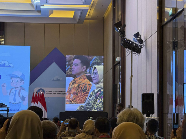 Wapres Gibran Rakabuming Raka hadiri acara Rapat Koordinasi Evaluasi Kebijakan Pendidikan Dasar dan Menengah di Sheraton Hotel Gandaria, Jakarta, Senin (11/11/2024). Foto: Luthfi Humam/kumparan