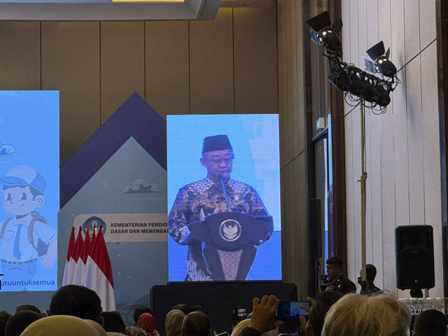 Mendikdasmen, Abdul Mu'ti di acara Rapat Koordinasi Evaluasi Kebijakan Pendidikan Dasar dan Menengah di Sheraton Hotel Gandaria, Jakarta, Senin (11/11/2024). Foto: Luthfi Humam/kumparan