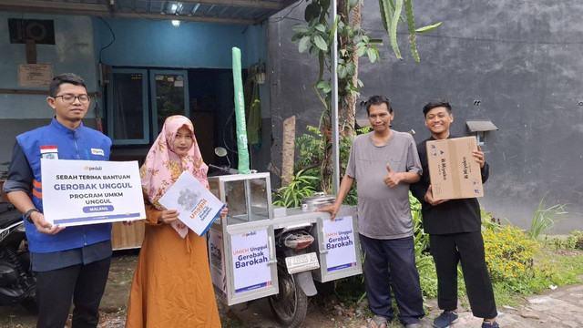 Bantuan Gerobak Barokah DT Peduli Bantu Keluarga Yulianto Bangkit dari Kesulitan