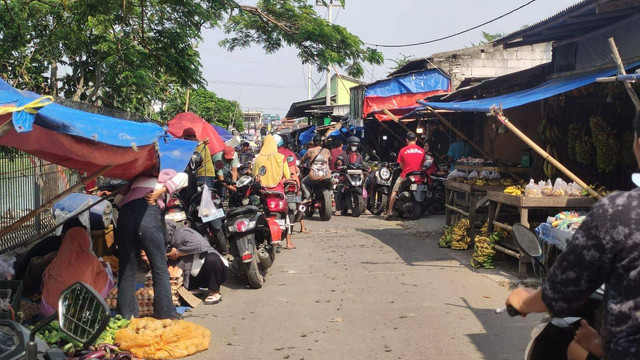 sumber foto meiliyani kegiatan pasar tradisional Cikande, Kabupaten Serang Provinsi Banten