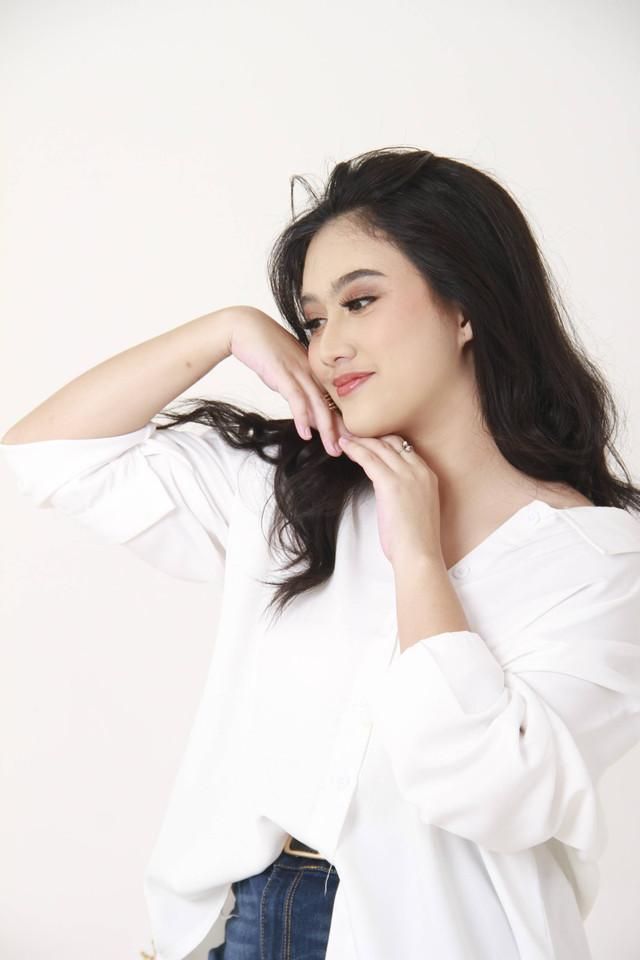 Penyanyi Alika rilis Kita Berbeda. Foto: Dok. Istimewa