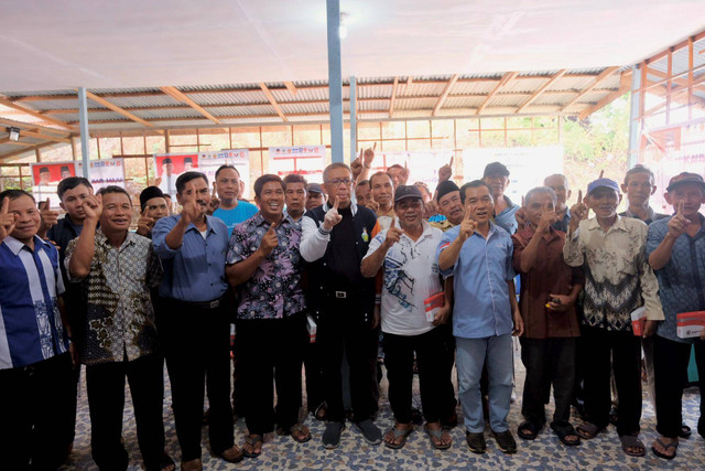 Calon Gubernur Kalbar nomor urut 1, Sutarmidji saat silaturahmi dengan para tokoh masyarakat Nanga Mahap Sekadau. Foto: Dok. Tim Media Midji-Didi