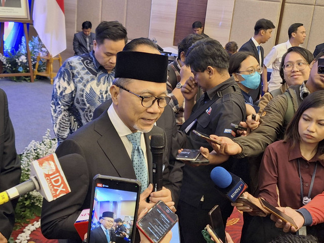 Menko Pangan Zulkifli Hasan saat melantik jajaran Eselon II Kemenko Pangan di Graha Mandiri, Jakarta Pusat pada Senin (11/11/2024). Foto: Argya D. Maheswara/kumparan 