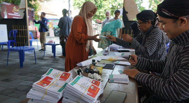 Suasana simulasi Pemilihan Kepala Daerah (Pilkada) Jogja 2024 di Kelurahan Prenggan, Kotagede, Kota Jogja, Daerah Istimewa Yogyakarta (DIY), Sabtu (9/11/2024). Foto: Pemkot Jogja