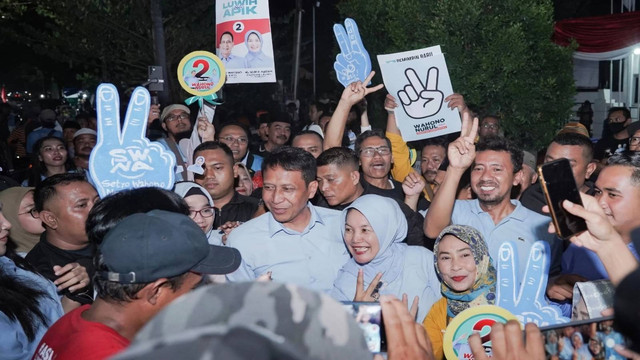 Pasangan Calon Bupati dan Wakil Bupati Bojonegoro nomor urut 02, Setyo Wahono-Nurul Azizah, dalam sebuah acara di Bojonegoro. (Aset: Istimewa)