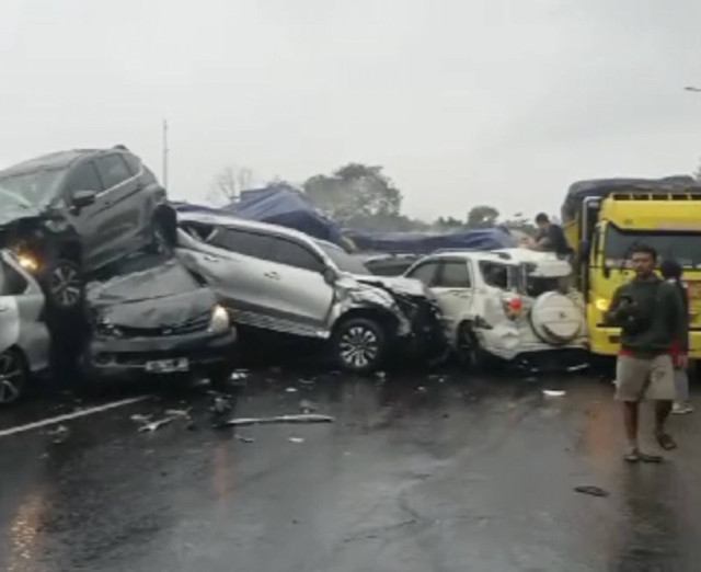 Kecelakaan di Tol Cipularang KM 92, Senin (11/11/2024). Foto: Dok. Istimewa