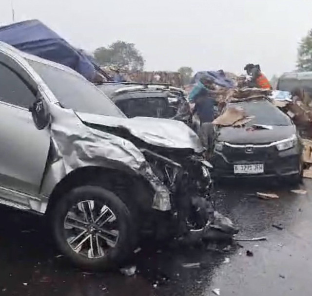 Kecelakaan di Tol Cipularang KM 92, Senin (11/11/2024). Foto: Dok. Istimewa