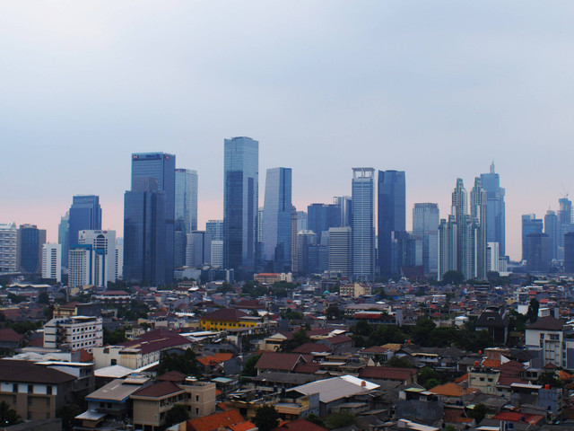 Kawasan perkantoran di Jakarta (Sumber: Iqro Rinaldi via Unsplash)