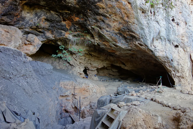 Pintu masuk ke Taforalt, alias Grotte des Pigeons. Foto: Wikimedia Commons/Nicolas Perrault III 