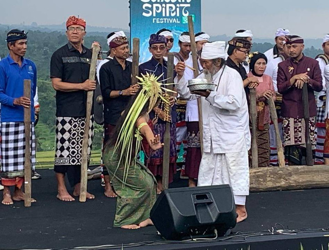 Atraksi seni bernuansa spiritual saat deklarasi penyelamatan subak di Jatiuwih, Tabanan - IST