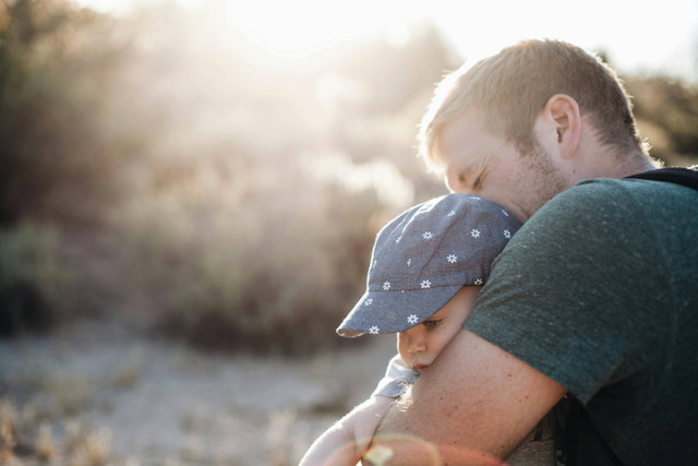 Hari Ayah Nasional diperingati setiap tanggal 12 November. Foto: Pexels.com