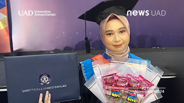 Hashifa Umi Purwindasari Wisudawan Terbaik Prodi Biologi Universitas Ahmad Dahlan (UAD) (Dok. Dilla)