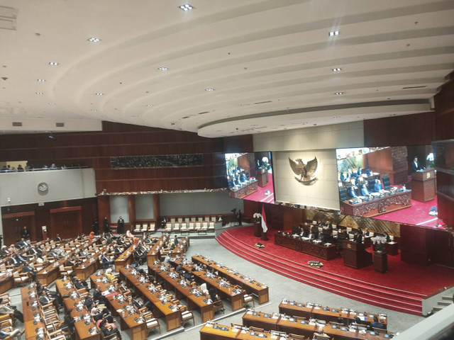 Rapat paripurna ke-7 masa sidang I tahun 2024-2025 di gedung Nusantara II, Senayan, Jakarta pada Selasa (12/11/2024). Foto: Abid Raihan/kumparan