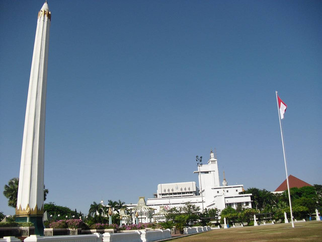 5 Landmark Kota Surabaya. Foto Tugu Pahlawan. Sumber: pixabay/astama81