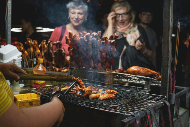 Kuliner Malam Suhat Malang (Foto hanya ilustrasi, bukan tempat sebenarnya) Sumber: pexels/ Pragyan Bezbaruah