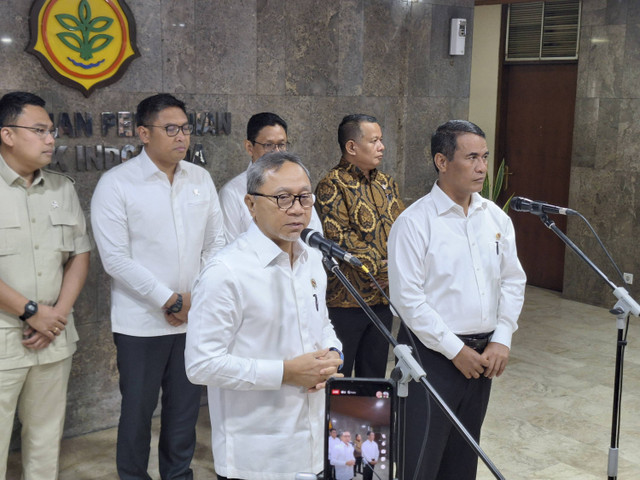 Menko Pangan Zulkifli Hasan dan Menteri Pertanian (Mentan) Amran Sulaiman di Kementan, Jakarta Selatan, Selasa (12/11/2024). Foto: Argya D. Maheswara/kumparan 