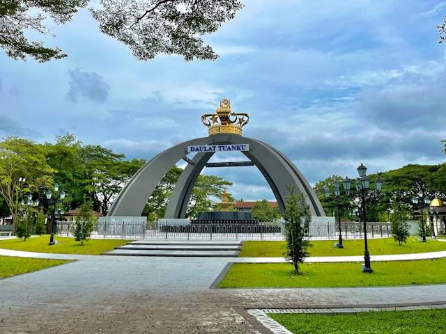 Monumen Parasamya Purnakarya Nugraha. Foto hanya ilustrasi, bukan tempat sebenarnya. Sumber: Unsplash/Mohd Safri