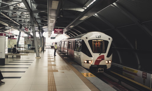 fasilitas kereta Argo Parahyangan. Foto hanyalah ilustrasi, bukan tempat yang sebenarnya. Sumber: Pexels/Leslie Toh