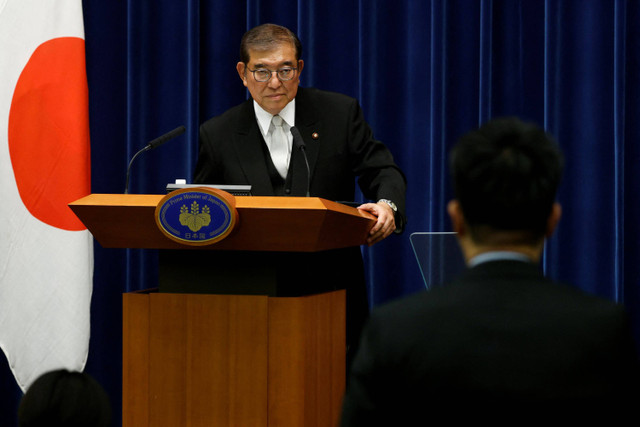 Perdana Menteri Jepang Shigeru Ishiba menghadiri konferensi pers di kantor perdana menteri di Tokyo, Jepang, Senin (11/11/2024). Foto: Kiyoshi Ota / POOL / AFP