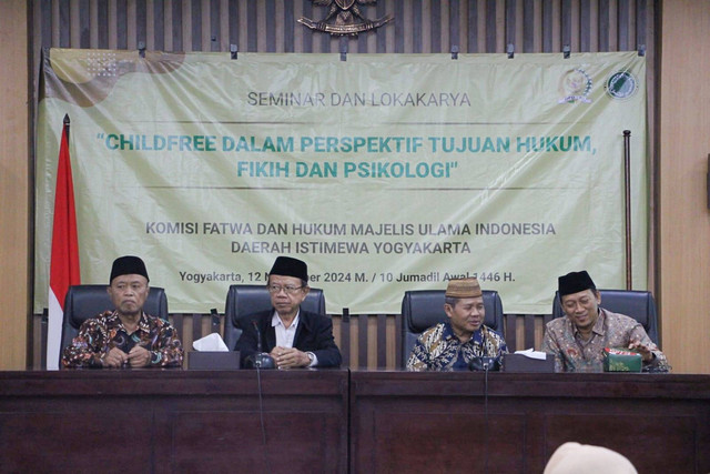 Anggota DPD RI Dr. H. Hilmy Muhammad, M.A. menghadiri seminar Childfree; Jangan Diniatkan Sejak Awal, yang diadakan MUI. Foto: Dok. Istimewa