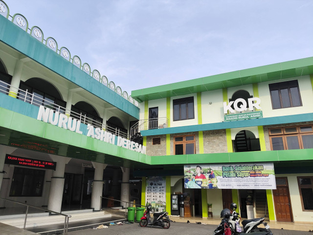 Suasana Masjid Nurul Ashri Deresan, Selasa (12/11/2024). Foto: Arfiansyah Panji Purnandaru/kumparan