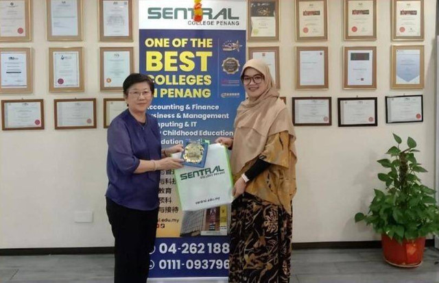 Sekolah Tinggi Ilmu Manajemen (STIM) Budi Bakti Bogor baru saja menjalin kerja sama strategis dengan SENTRAL College Penang, salah satu perguruan tinggi ternama di Malaysia.