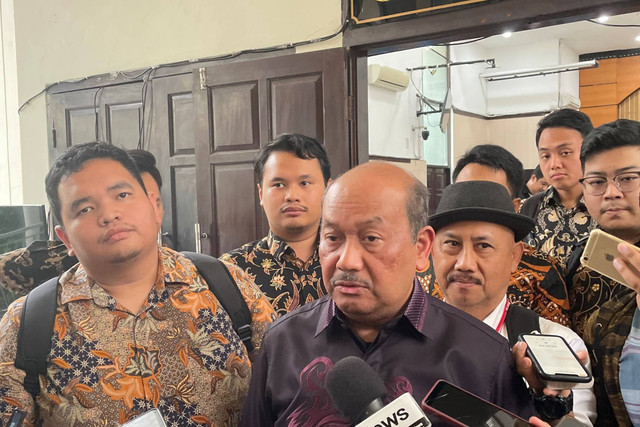 Pengacara Sahbirin Noor, Soesilo Aribowo, saat ditemui wartawan usai sidang putusan praperadilan kliennya melawan KPK, di Pengadilan Negeri Jakarta Selatan, Selasa (12/11/2024). Foto: Fadhil Pramudya/kumparan